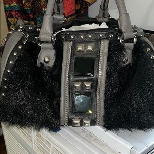 Elegant Black and Gray Satchel with Structured Design